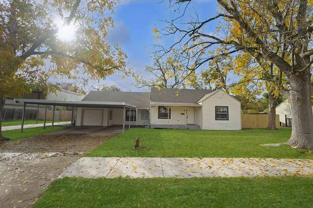 214 E 1st Street, Deer Park, TX 77536 - #1