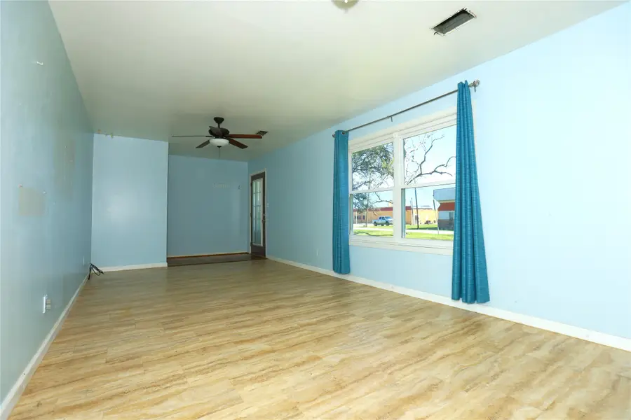 700 Wesley Drive Drive, Clute, TX 77531 - #3