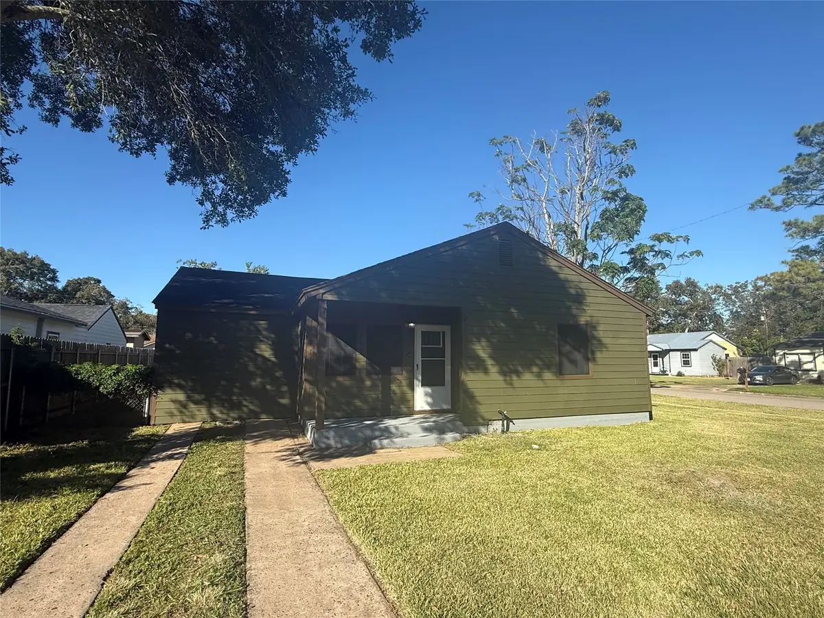 749 Lorrain Street, Angleton, TX 77515 - Image #1