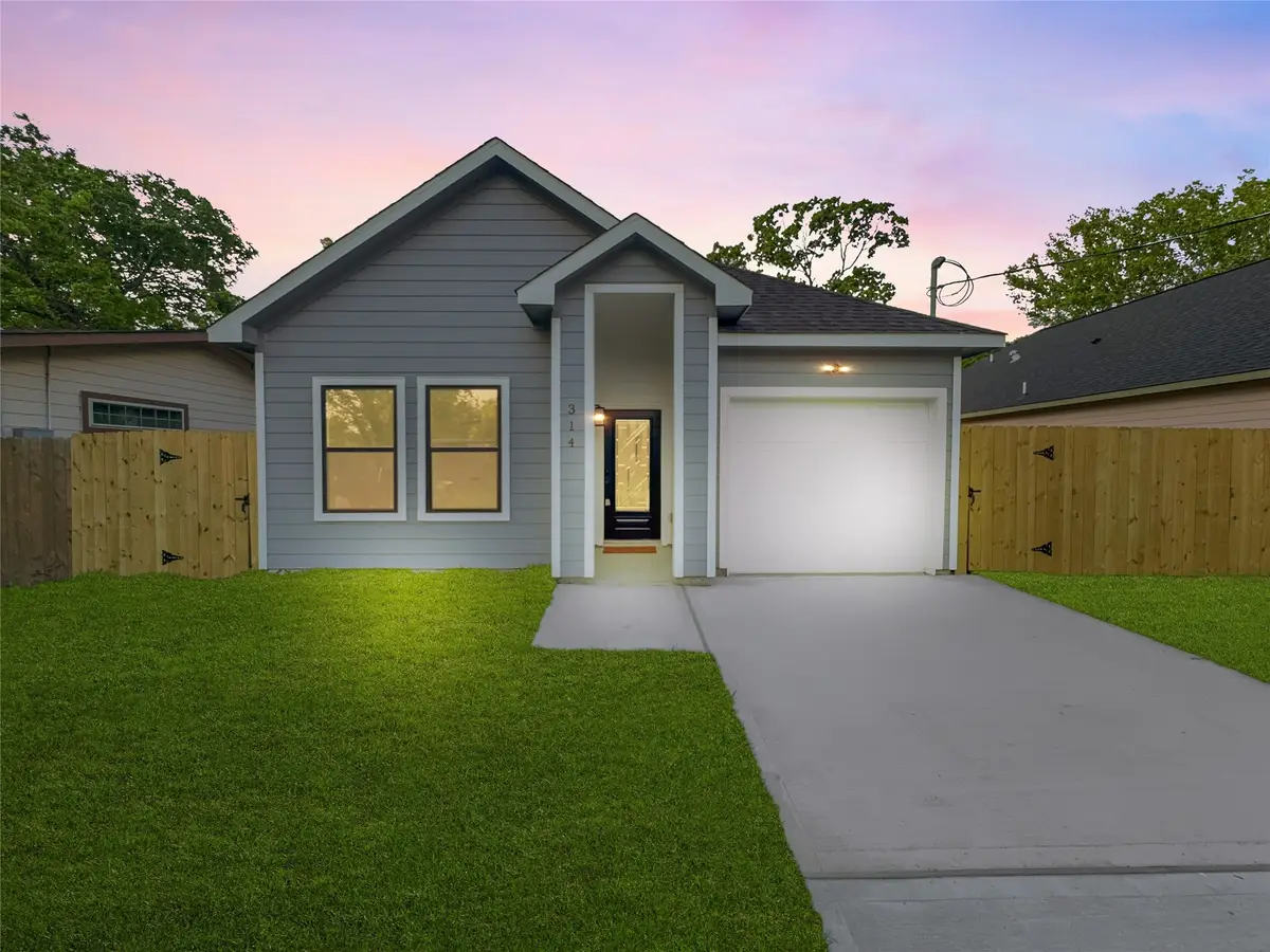 314 E Republic Avenue, Baytown, TX 77520 - Image #1