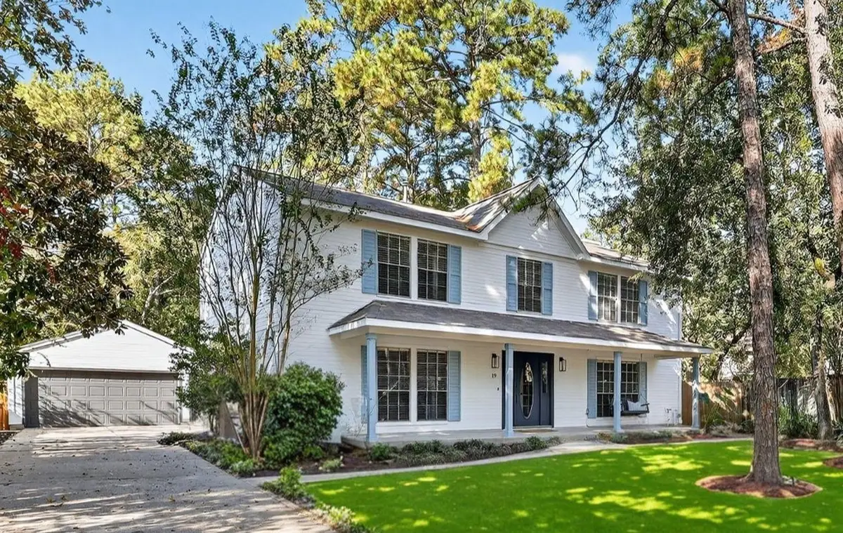 19 Hickory Oak Drive, The Woodlands, TX 77381 - Image #1
