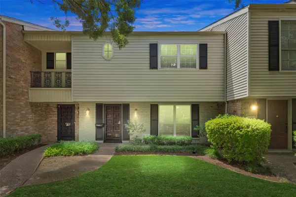 12907 Trail Hollow Drive #2907, Houston, TX 77079