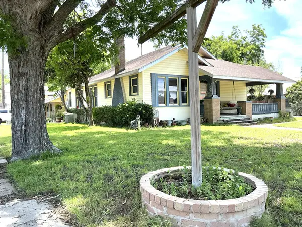 1026 Saint Paul Street, Gonzales, TX 78629