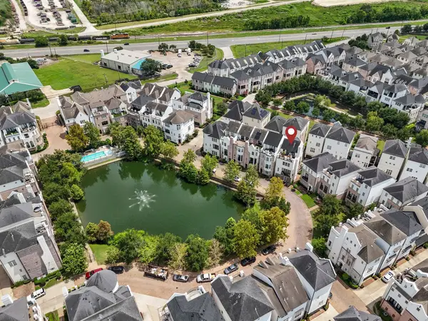 2032 Fannin Station S, Houston, TX 77045