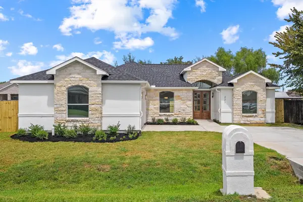 227 Manor Avenue, Arcola, TX 77583