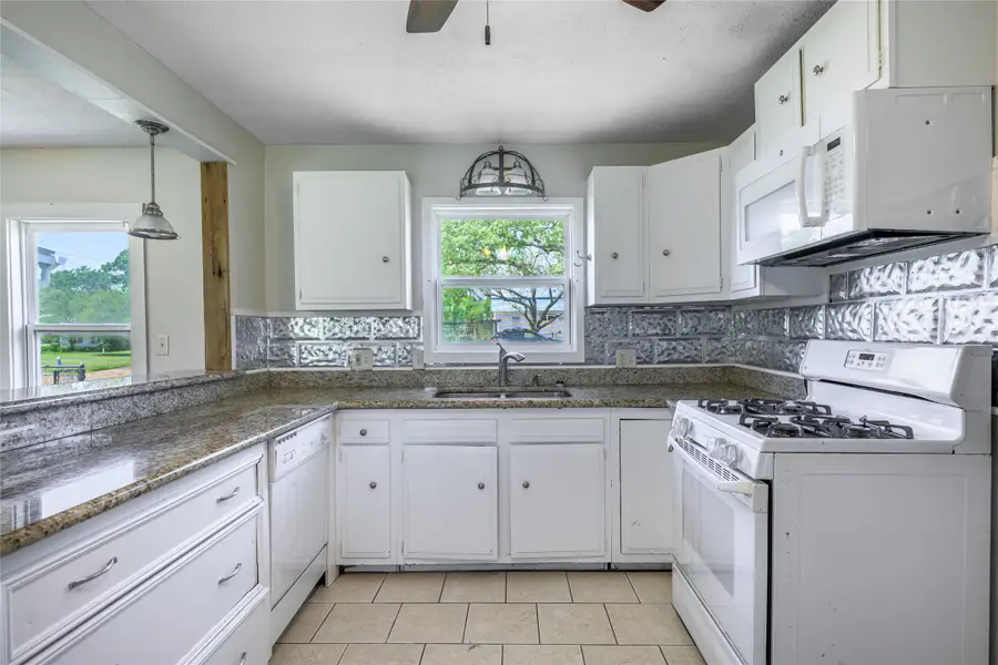 604 Fordtrand Street, Ellinger, TX 78938 - #3