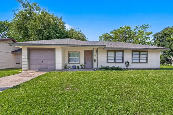 2926 Vance Avenue, Texas City, TX 77590