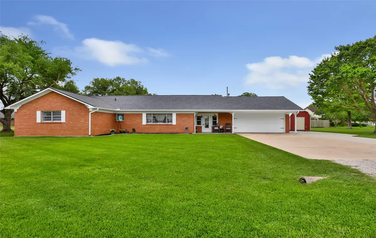 106 Lynn Street Street, Anahuac, TX 77514 - #1