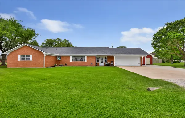 106 Lynn Street Street, Anahuac, TX 77514