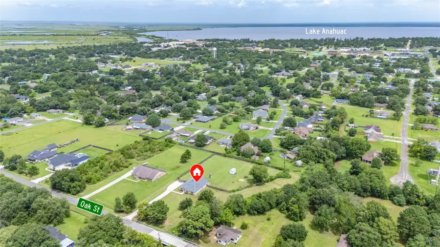 1001 Oak Street, Anahuac, TX 77514 - #2