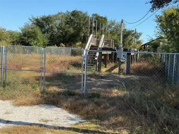 441, 443 16th Street, Dickinson, TX 77539