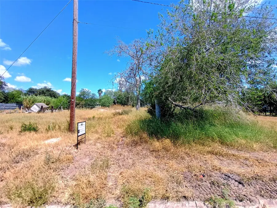 1200-1206 W Crockett Street, Beeville, TX 78102 - #2