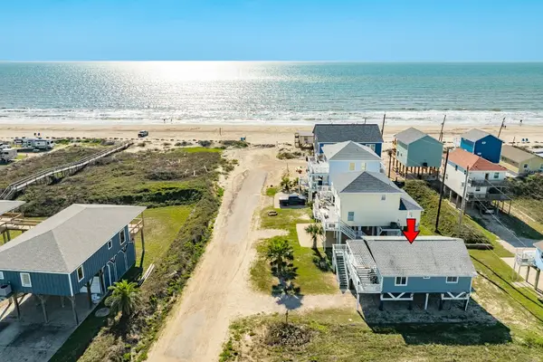 203 Carlton Avenue, Surfside Beach, TX 77541