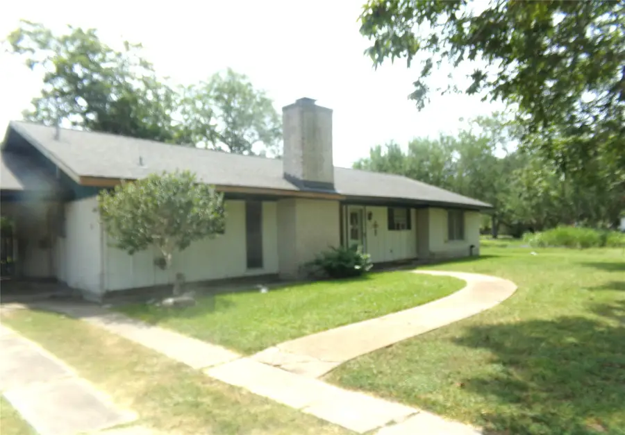 402 N Summit Street, Weimar, TX 78962 - #2