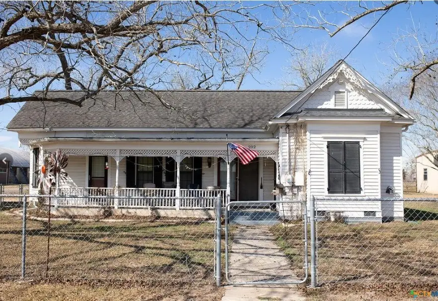 202 E 4th St, Nordheim, TX 78141 - #1