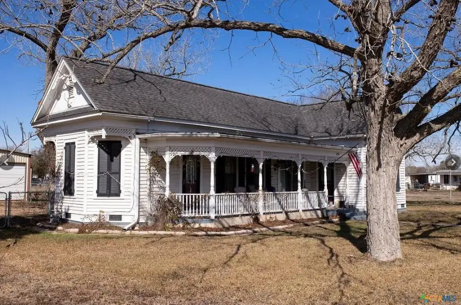 202 E 4th St, Nordheim, TX 78141 - #2