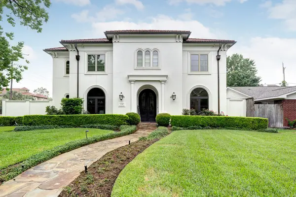 110 Ferndale Street, Bellaire, TX 77401