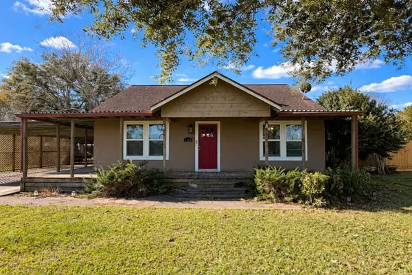 1514 Avenue F, Danbury, TX 77534