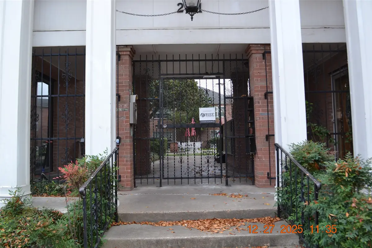 2711 Briarhurst Drive #18, Houston, TX 77057 - Image #1