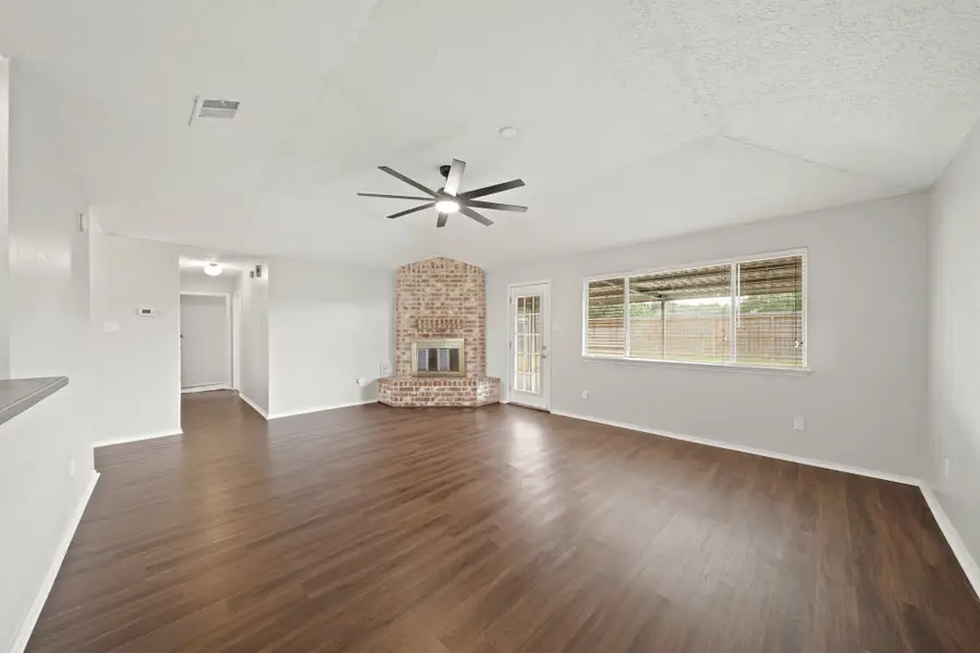 1325 Canyon Springs Drive, La Porte, TX 77571 - Image #2