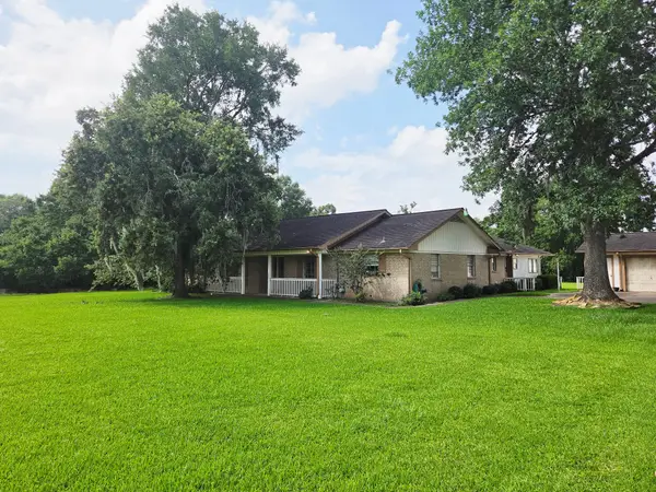 503 Greenbriar Avenue, Friendswood, TX 77546