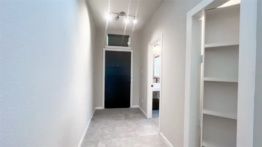 732 Lake Lacosta Drive, Katy, TX 77493 - Image #2