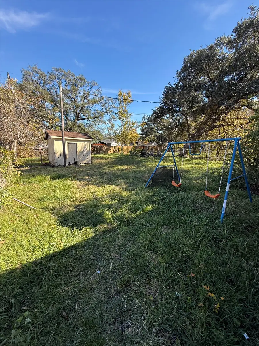 303 Cypress Street, Lake Jackson, TX 77566 - #3