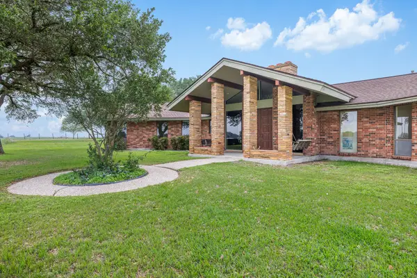 1931 Bruno Road, Schulenburg, TX 78956