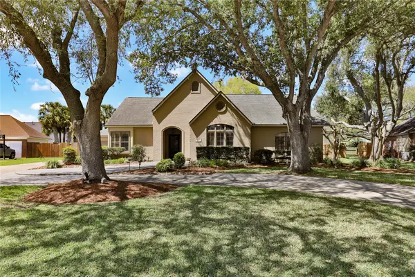 105 Paint Brush Street, Lake Jackson, TX 77566