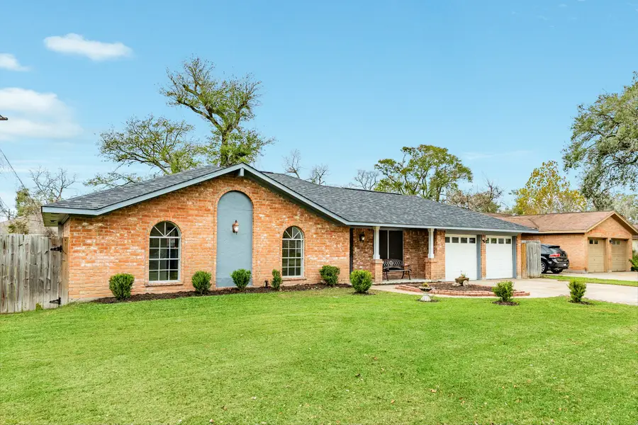 112 Pine St, Lake Jackson, TX 77566 - Image #3