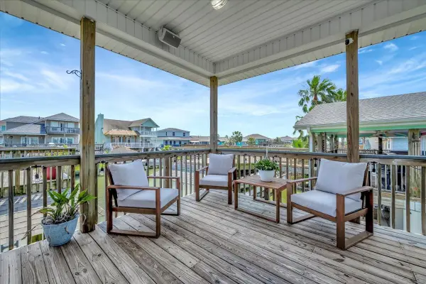 28 Dolphin Street, Bayou Vista, TX 77563