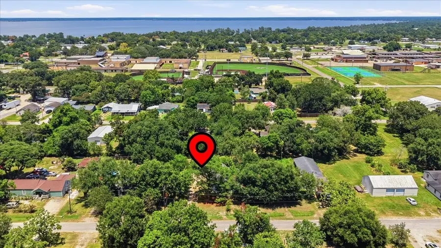 801 Beaumont Street, Anahuac, TX 77514 - #3