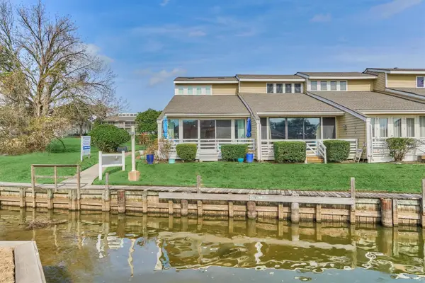 1 April Point Drive S, Montgomery, TX 77356