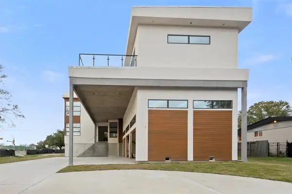 5030 Braesheather Drive, Houston, TX 77096