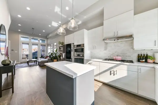 2412 Canal Street #J, Houston, TX 77003