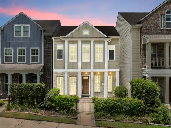 19 E Breezy Way, The Woodlands, TX 77380