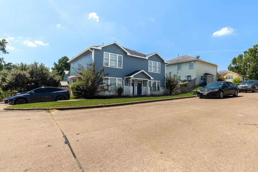 134-136 Sendero Drive, Huntsville, TX 77340 - #2
