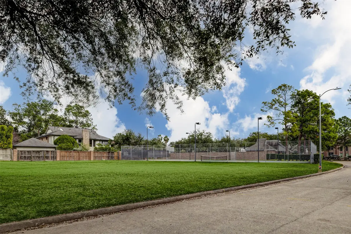 8210 Fawn Terrace Drive, Houston, TX 77071 - Image #1