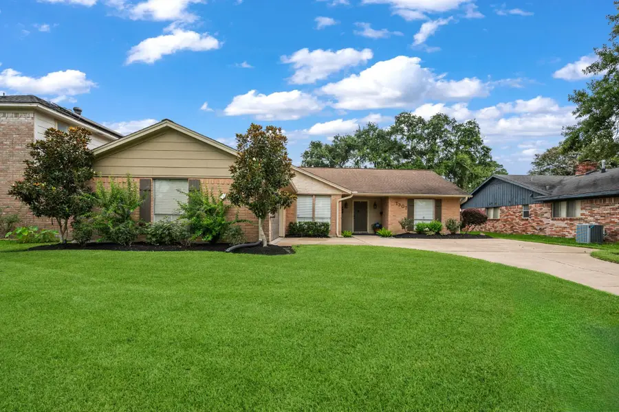 1307 Creek Hollow Drive, Seabrook, TX 77586 - #2
