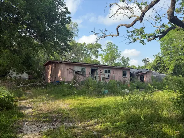 1019 E Archer Road, Baytown, TX 77521