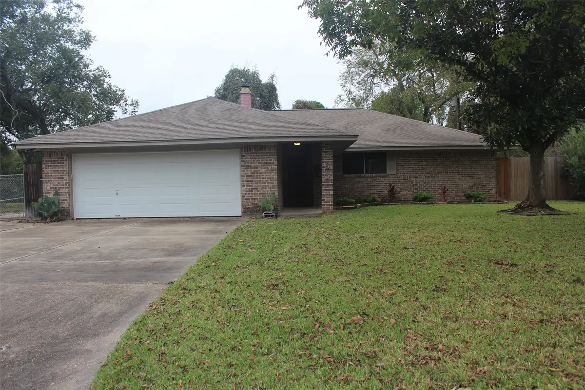 265 Wayne Drive, Clute, TX 77531 - #1