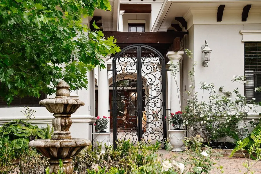 36 Golden Scroll Circle, The Woodlands, TX 77382 - #2