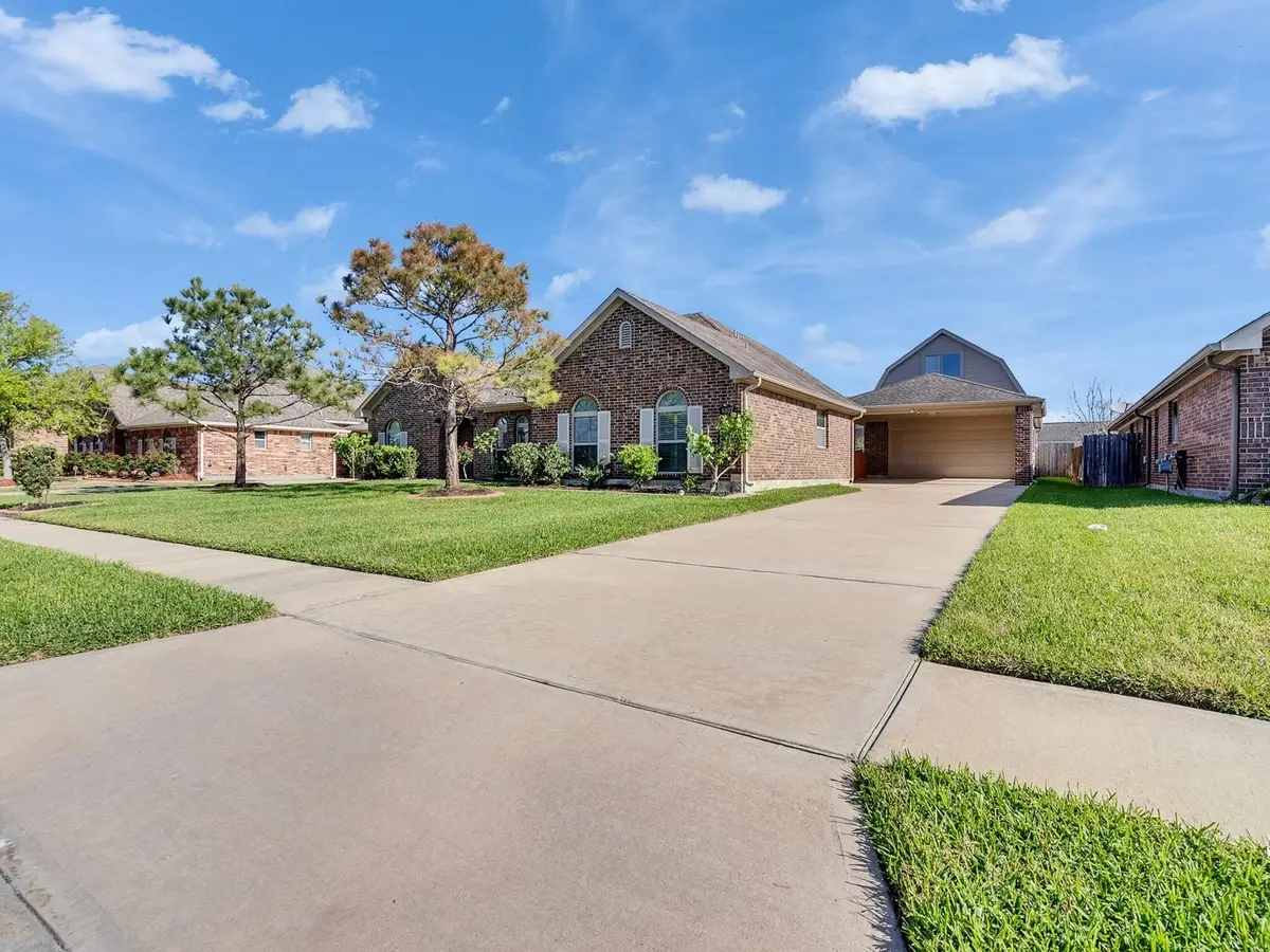 6827 Davy Crockett Drive, Manvel, TX 77578 - #1