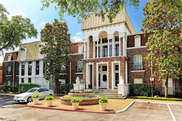 7575 Katy Freeway #111, Houston, TX 77024