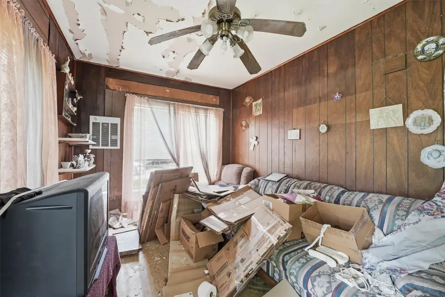 207 W Jackson Street, West Columbia, TX 77486 - #2