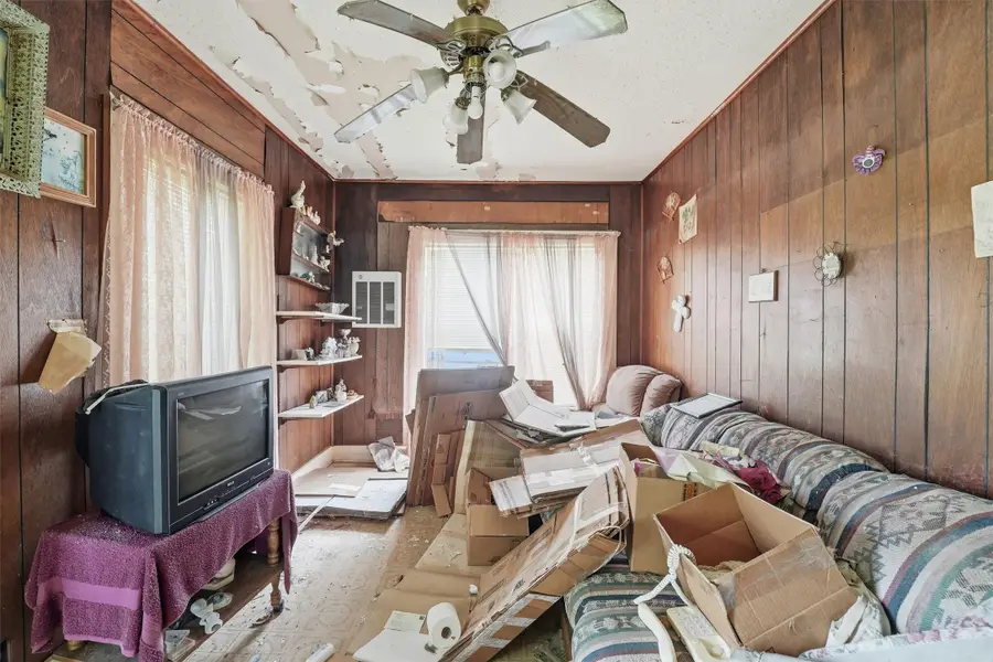 207 W Jackson Street, West Columbia, TX 77486 - #3