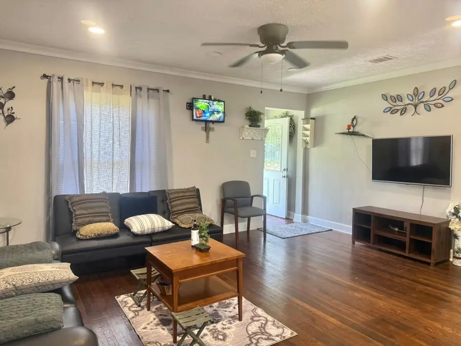 19 4th Avenue N, Texas City, TX 77590 - #2