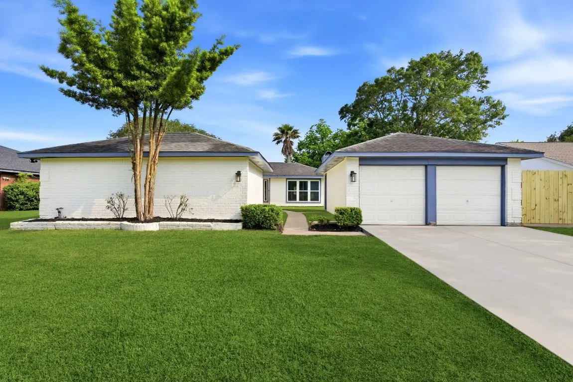 621 W Castle Harbour Drive, Friendswood, TX 77546 - #1
