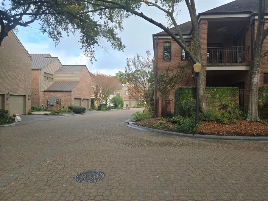 315 Sugarberry Circle, Houston, TX 77024 - Image #3