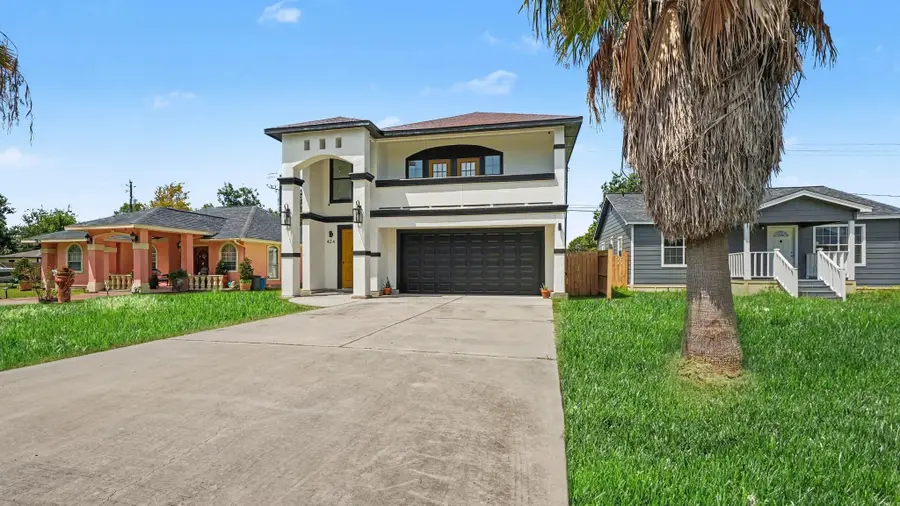 424 S Holmes Street, La Porte, TX 77571 - #3